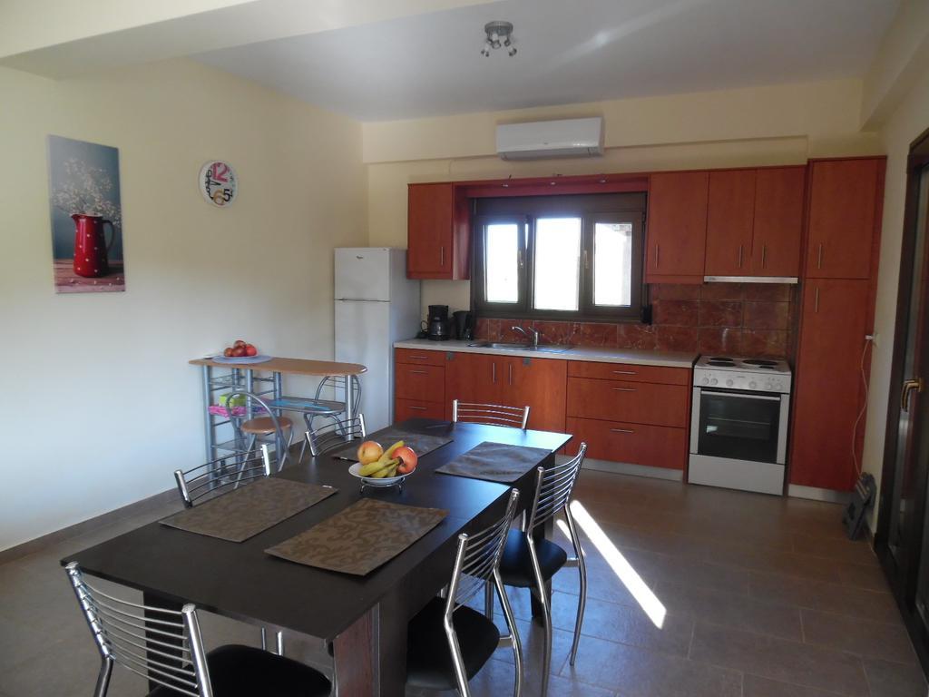 Artemis Appartments Пицидия Экстерьер фото